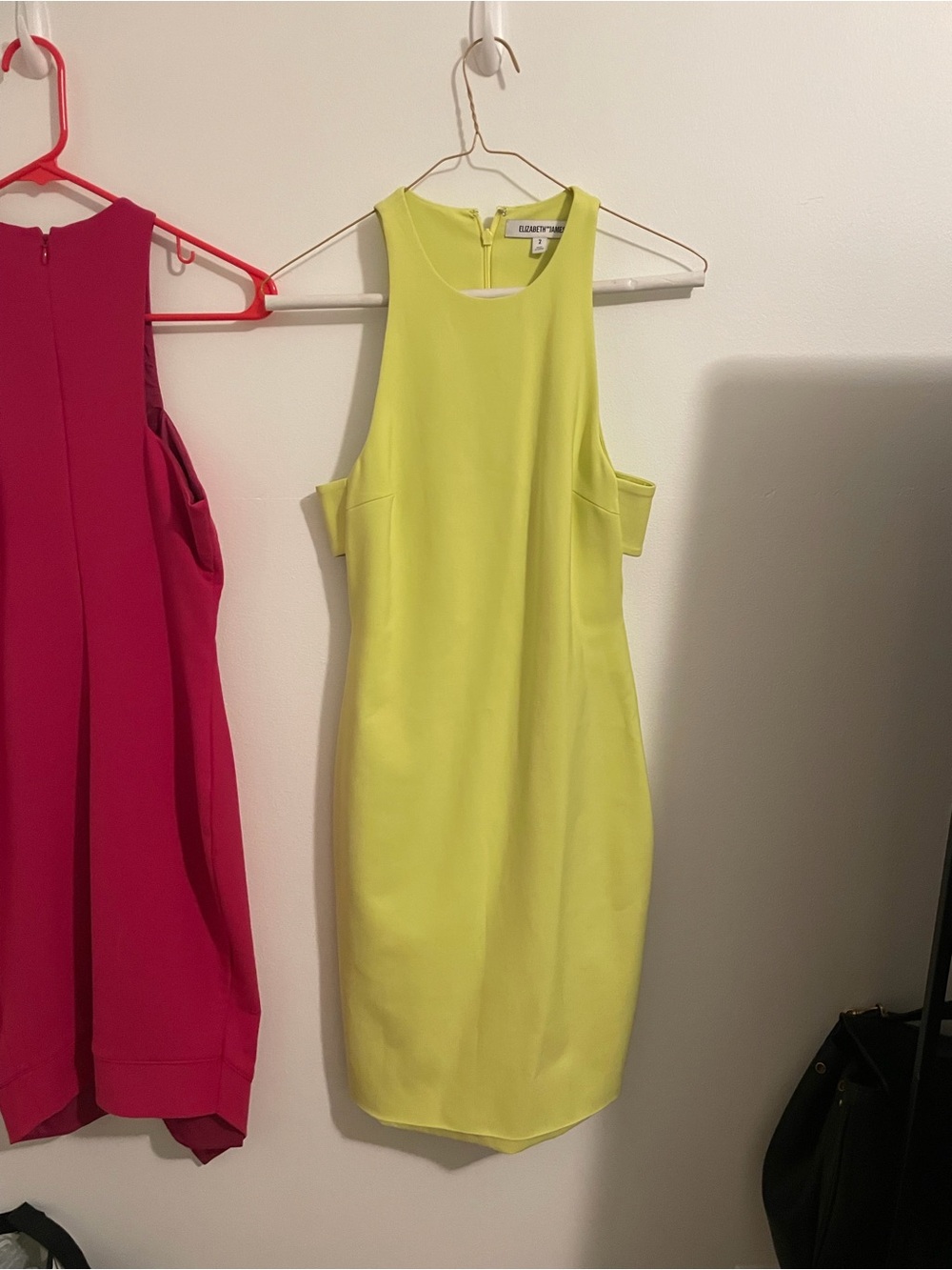 Elizabeth and James Size 2 Sleeveless Neon Yellow Sheath Dress